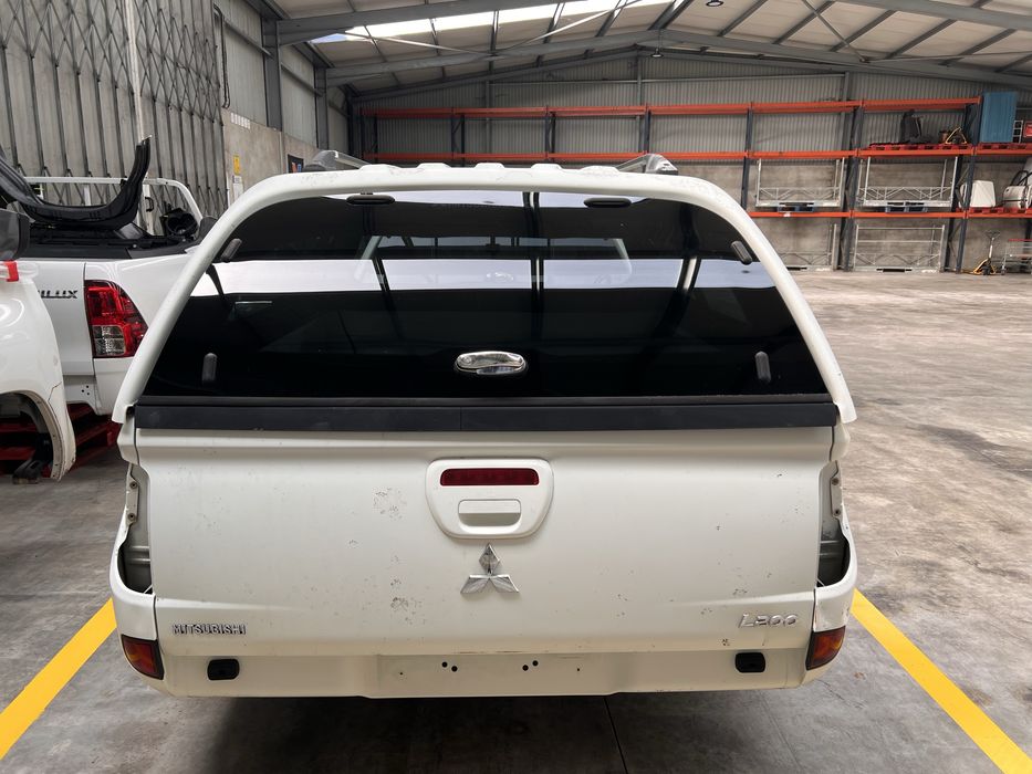 Caixa Carga Mitsubishi L200