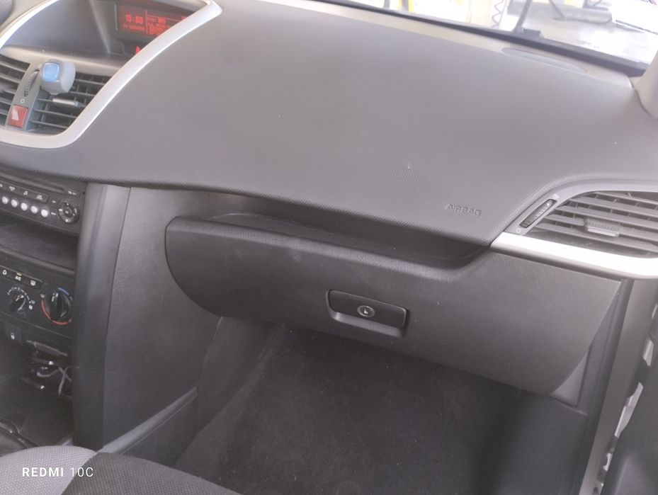 Peugeot 207 cinza