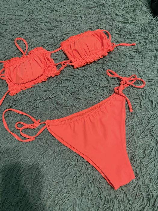 Яскравий купальник