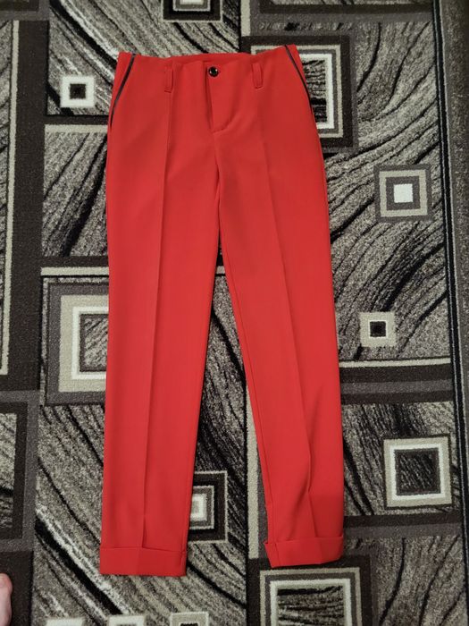 Легенькі жіночі брюки