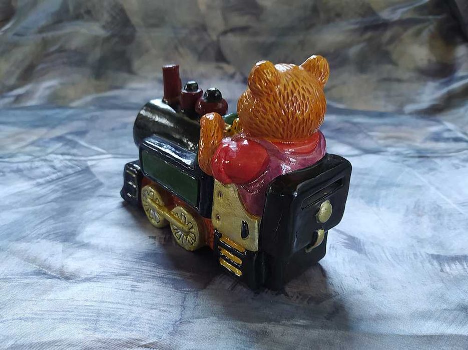 Копилка винтажная коллекционная Медведь на паровозе 1950-е Германия