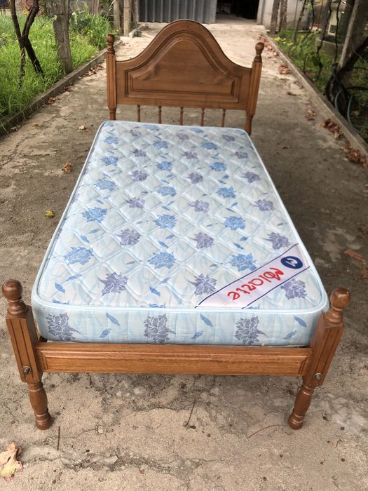 Cama de de madeira