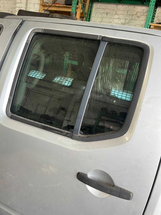 Двері дверь дверка передня Nissan Navara D40 Pathfinder R51