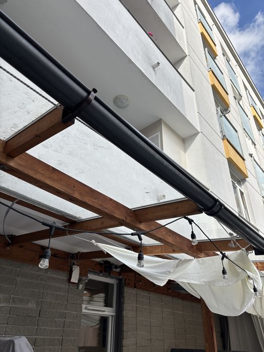 Dach drewniany z szybami