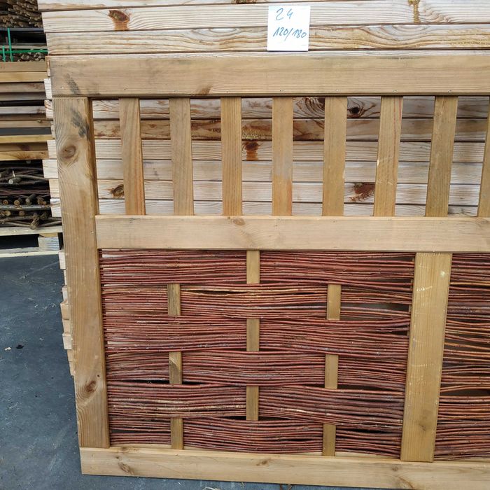 Ogrodzenie wiklinowe w ramie sosnowej