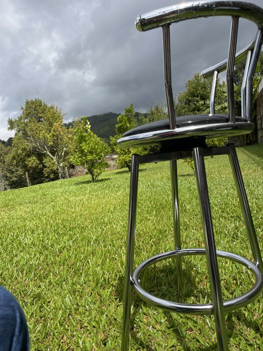 Banco Alto de Bar em Metal Cromado