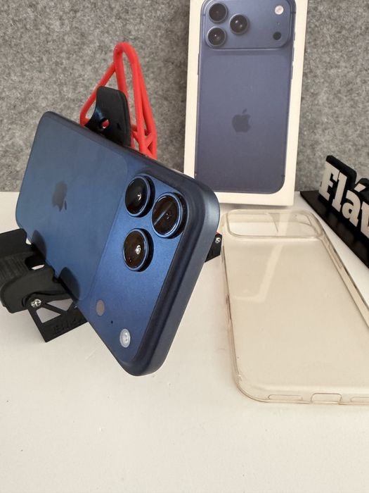 Troco/Vendo Iphone 17 Pro Max 256GB Deep Blue como novo ( 49 ciclos)