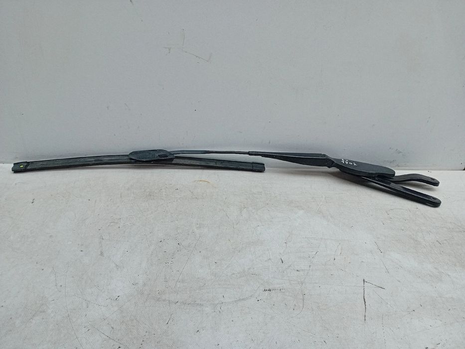 Haste / braço de escova limpa vidros frente direita MERCEDES-BENZ Clas