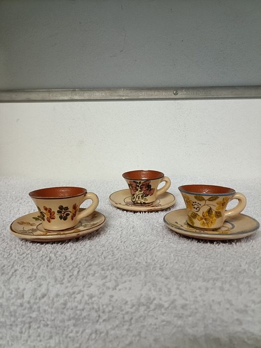 Em Viana do Castelo chávenas de café regionais alentejanas