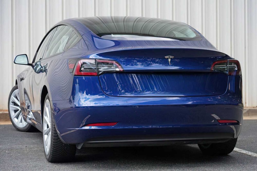 Tesla Model 3      2021
