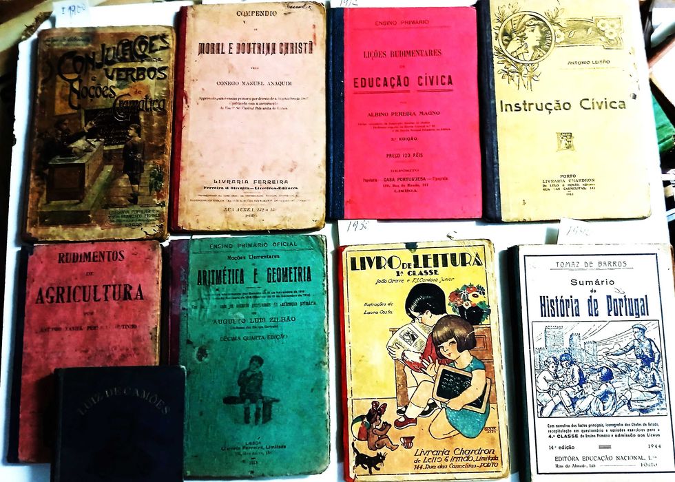 coleção de manuais escolares portugueses antigos