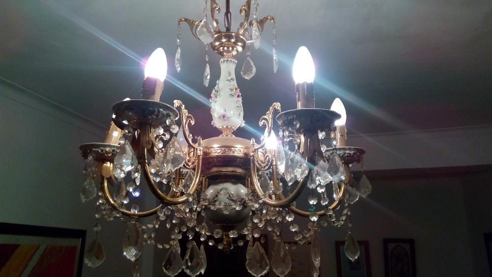 Candeeiro em latão, porcelana e cristal