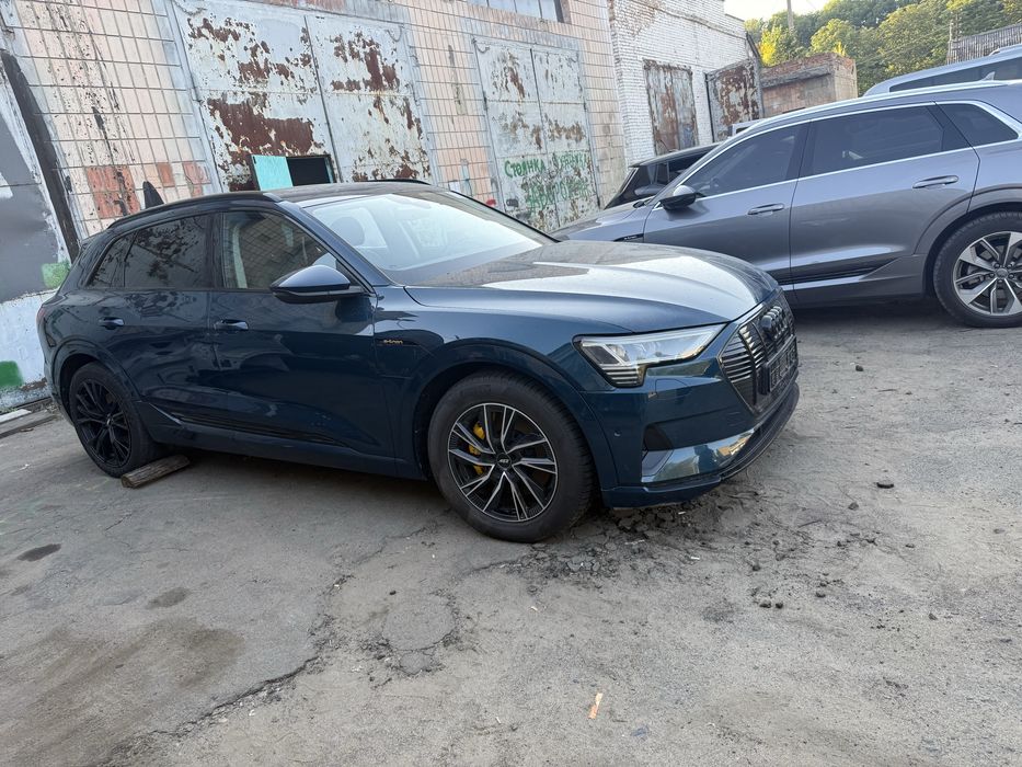 Розборка Audi E-tron LV5Z