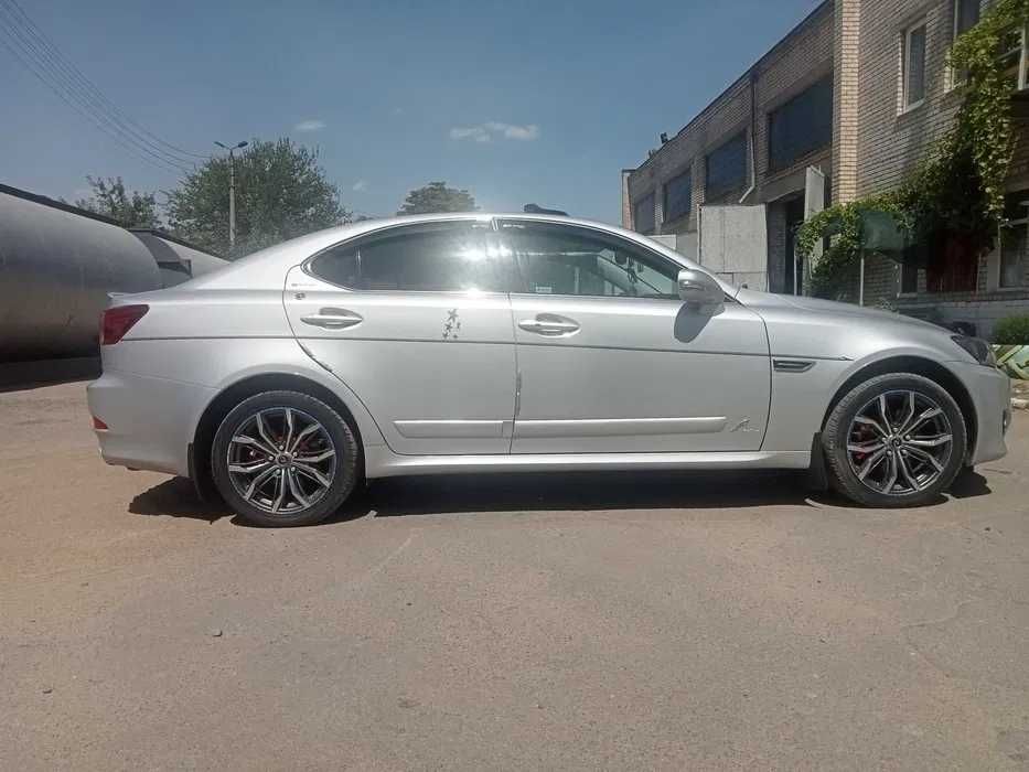 Lexus is 250 AWD 2011г.в.