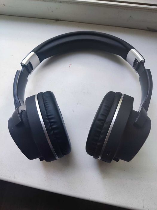 Продам наушники разные.