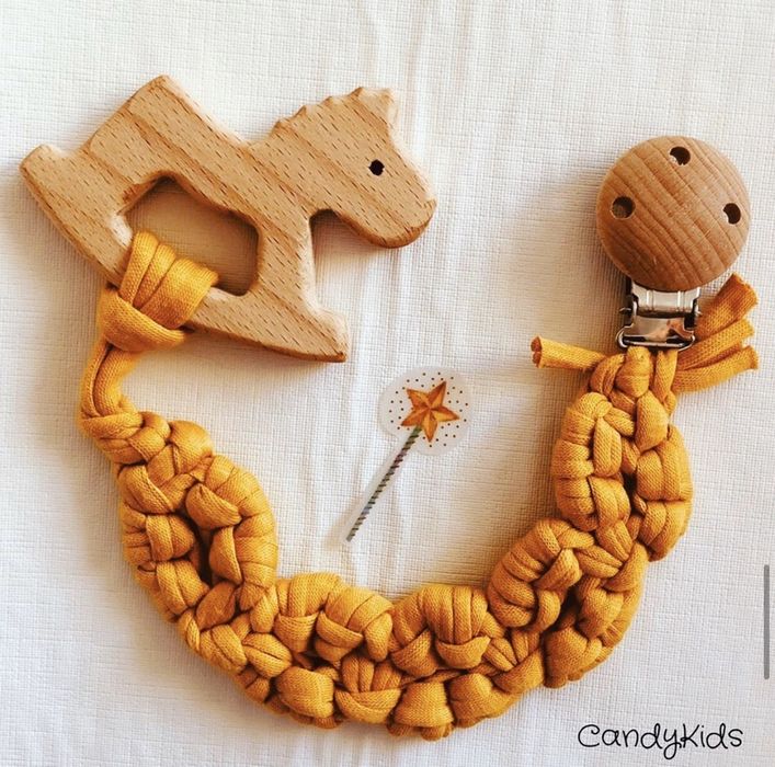 Prende Chuchas / Mordedores em Madeira e Tecido bebé