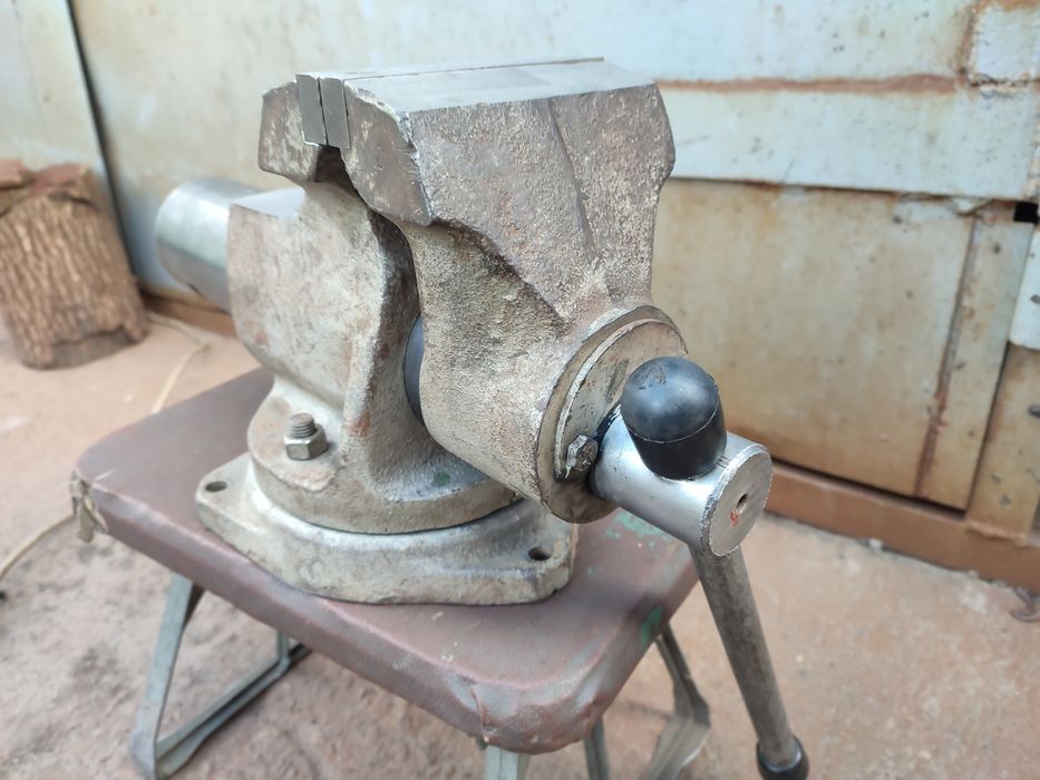 Ретро тіски лещата тиски