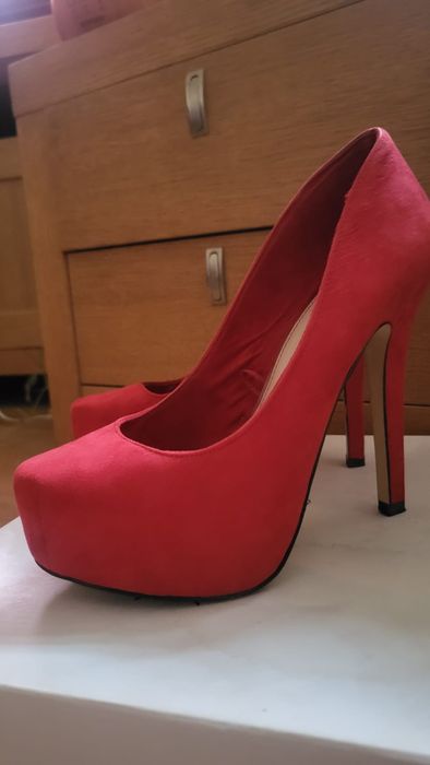 Szpilki Bershka. R.38 Platforma 3cm, szpilka 13,5 cm. Używane