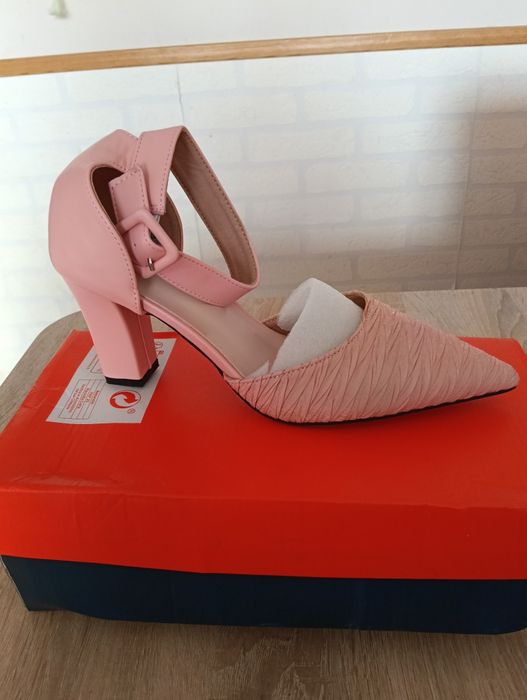 Człenka pudrowy róż róż. 38