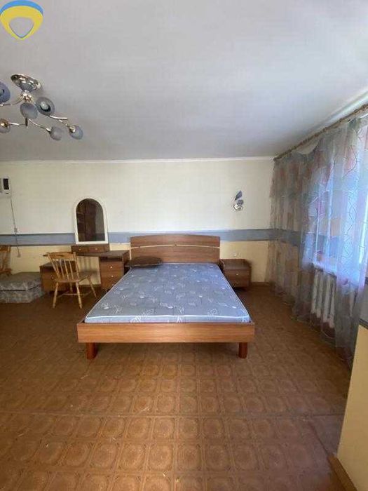 Небольшой дом с гостевым домиком рядом с парком 411-й батареи