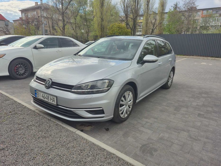 Автомобіль Volkswagen Golf