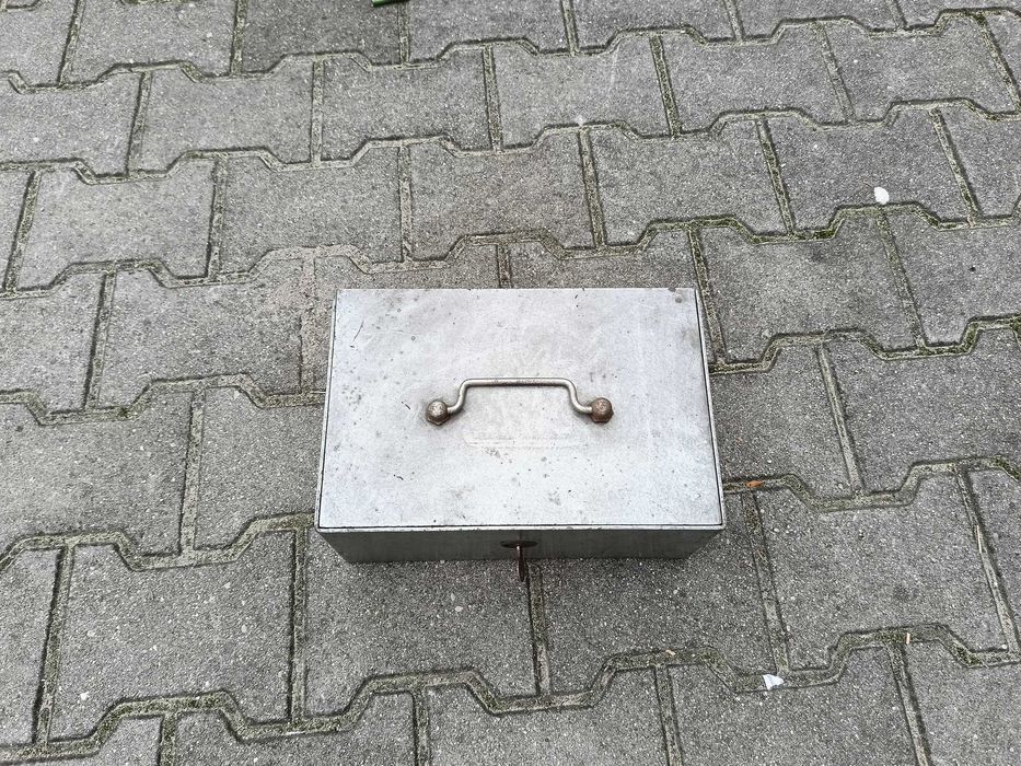 Kasetka bardzo solidna