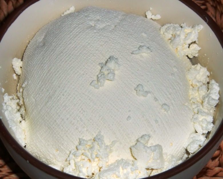 Коров'ячий сир, масло,  бринза козья, сметана сепараторна