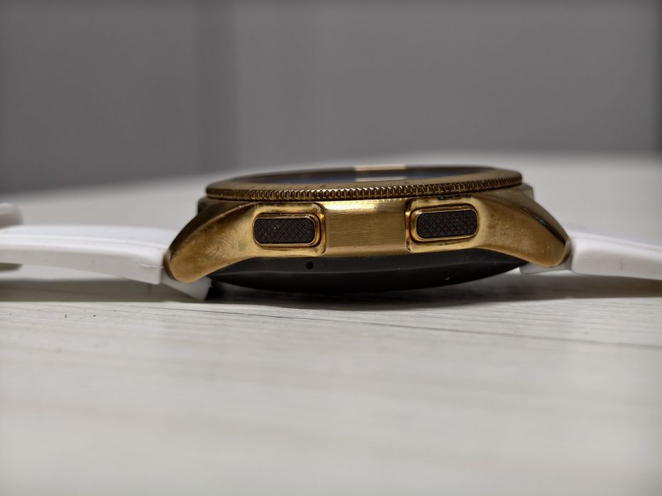 Samsung galaxy watch 42mm R810