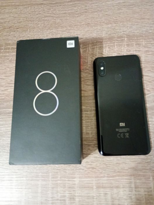 Телефон Xiaomi MI 8