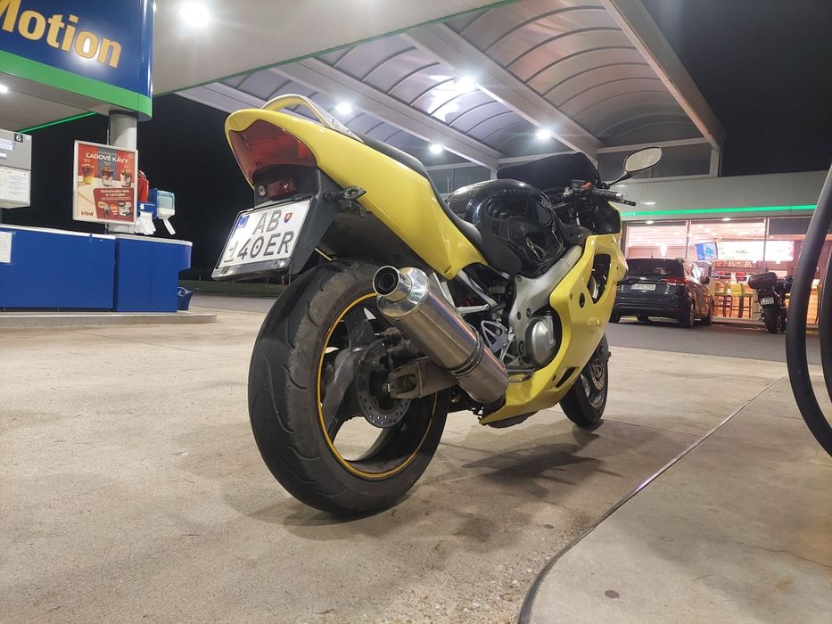 Запчастини на Honda cbr f4 хонду сбр 600 ф4