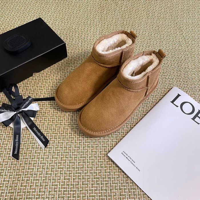 Damskie śniegowce UGG w rozmiarze 38