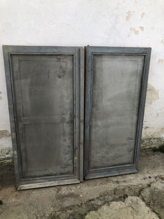 Quatro janelas antigas completas