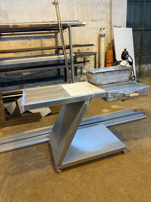 CHURRASQUEIRAS  METALICAS