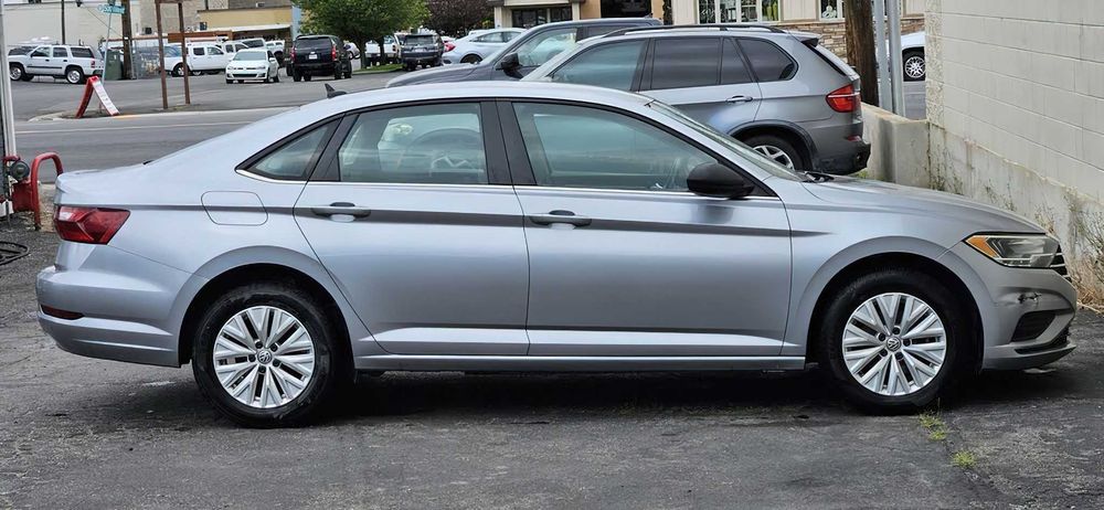Volkswagen Jetta      2020