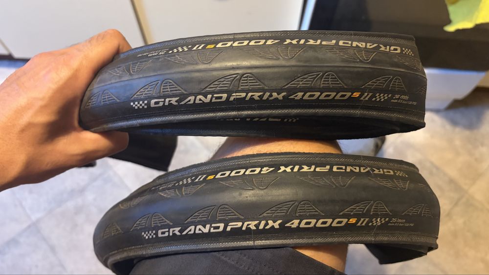 Opony Continental Grand Prix 4000S II 25-622 black chili 700x25C