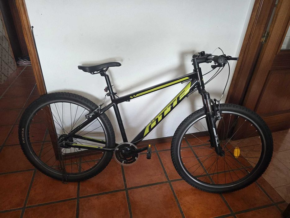 bicicleta quadro e pneus novos, para reparo, usada poucas vezes.