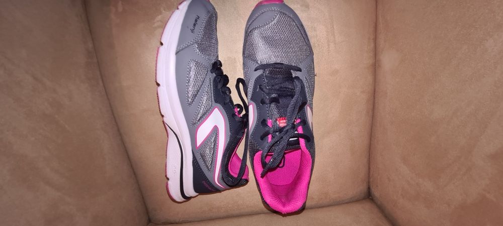 Sapatilhas Kalenji cinzento e rosa usados apenas 1 vez como novo 37