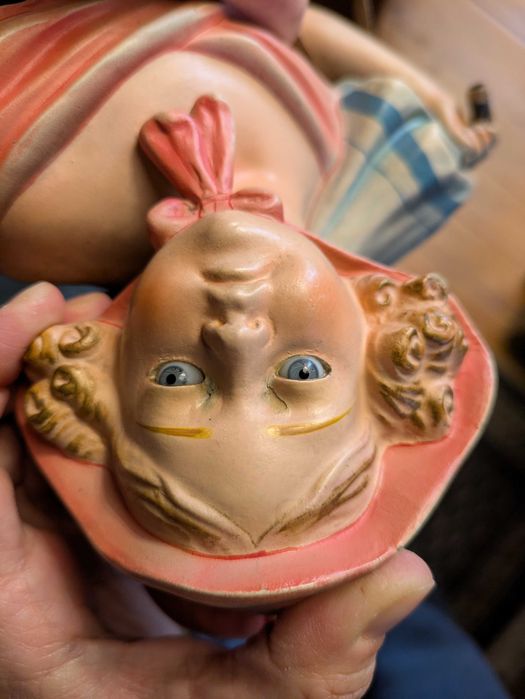 Boneca em cerâmica