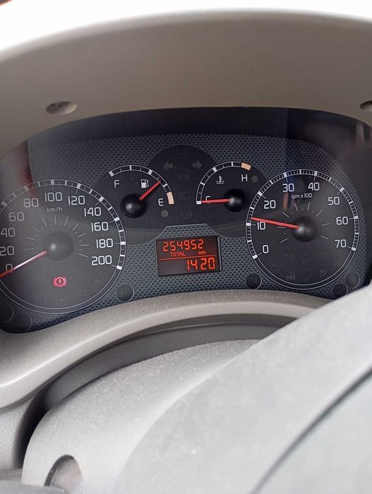 Fiat Panda 2003. Perfeito para quem está a tirar a carta de condução pela primeira vez ou para quem procura um carro fiável e económico. — photo 5