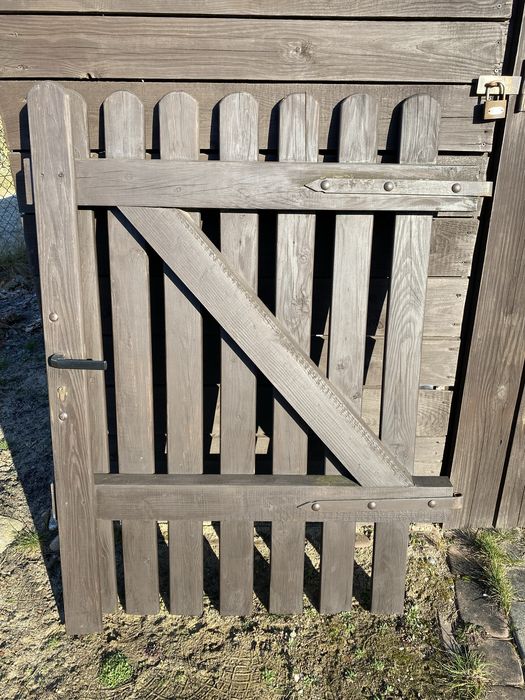 Sprzedam furtke z drzewa modrzewiowego