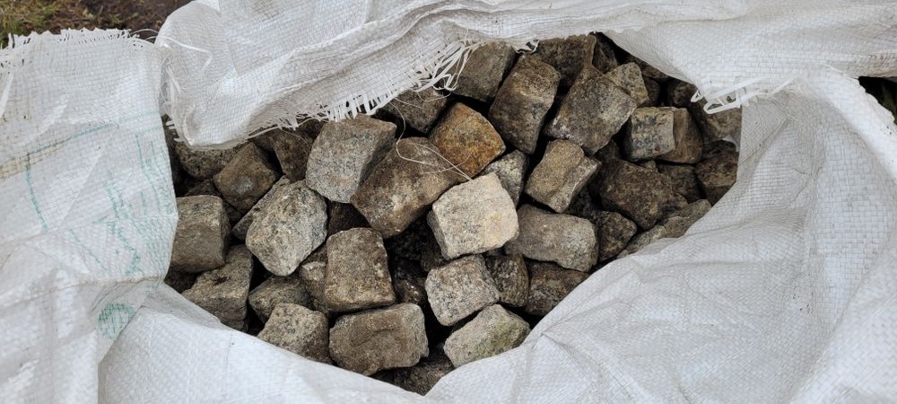 Kamien granitowy