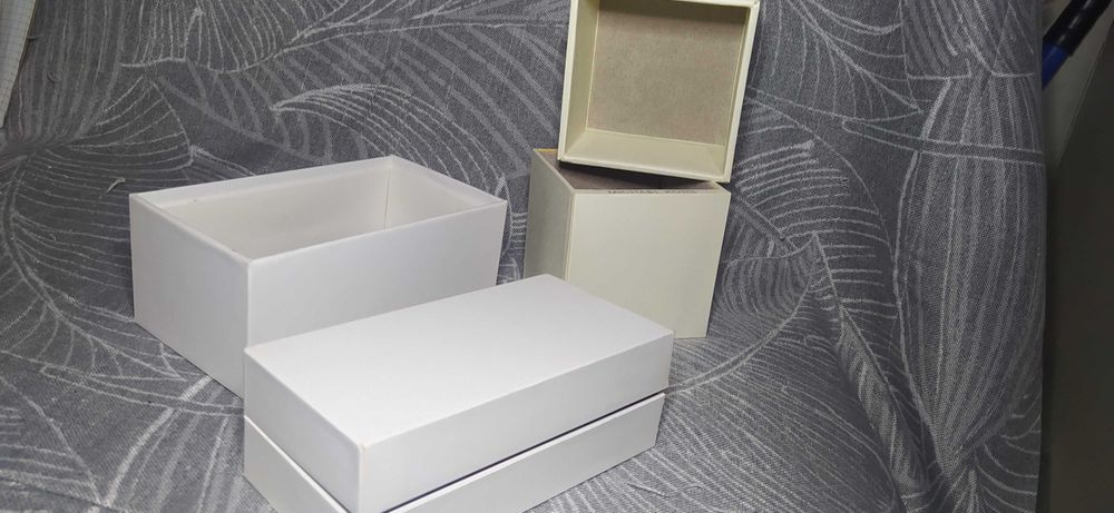 Пустые небольшие коробки упаковки из крепкого микрогофрокартона пустые