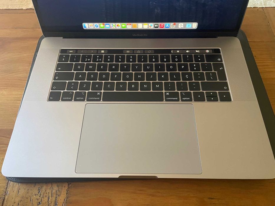 Macbook Pro 2018 com processador i7 e 16GB de RAM