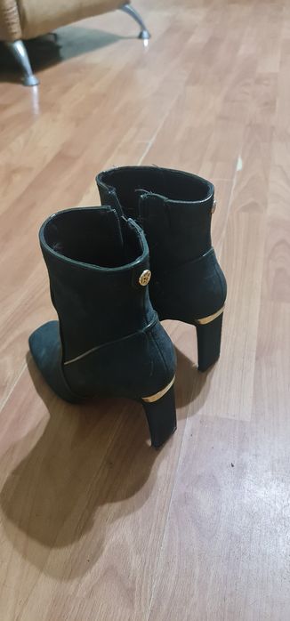 Продам шикарні ботильони