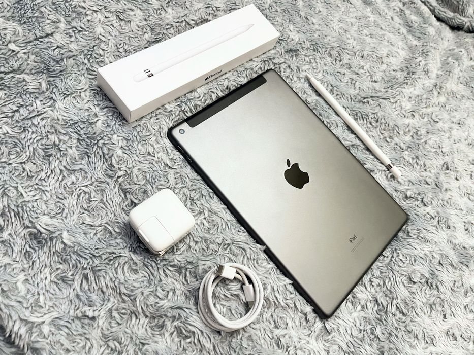 IPad 8 (32 gb) LTE, отличное состояние + стекло! A2428