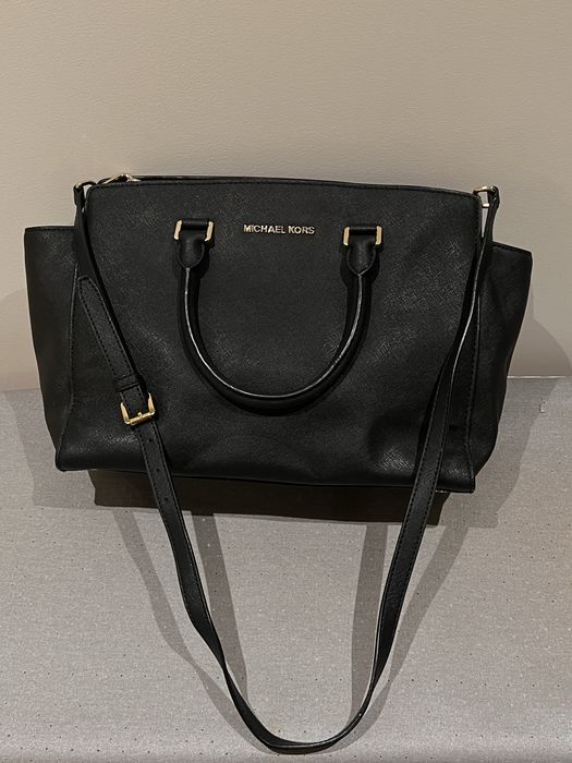 Mala Michael Kors com alça tira colo