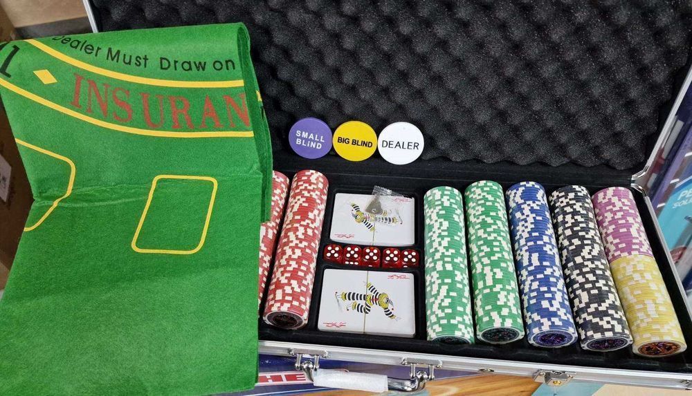 Покер набір в кейсі дві колоди 500фішок Виробник Польша Покерный набор