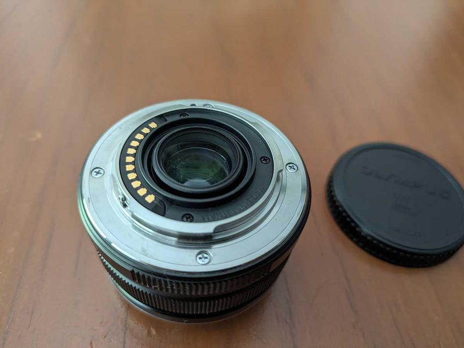 Olympus M. Zuiko Digital 17mm f/1.8 "c/nova"