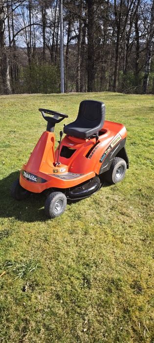 Kosiarka traktorek z koszem Makita Briggs&Stratton 13km. Stan dobry