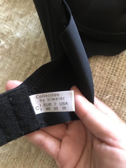 Бюстгалтер с рисунком «Руки Адама»